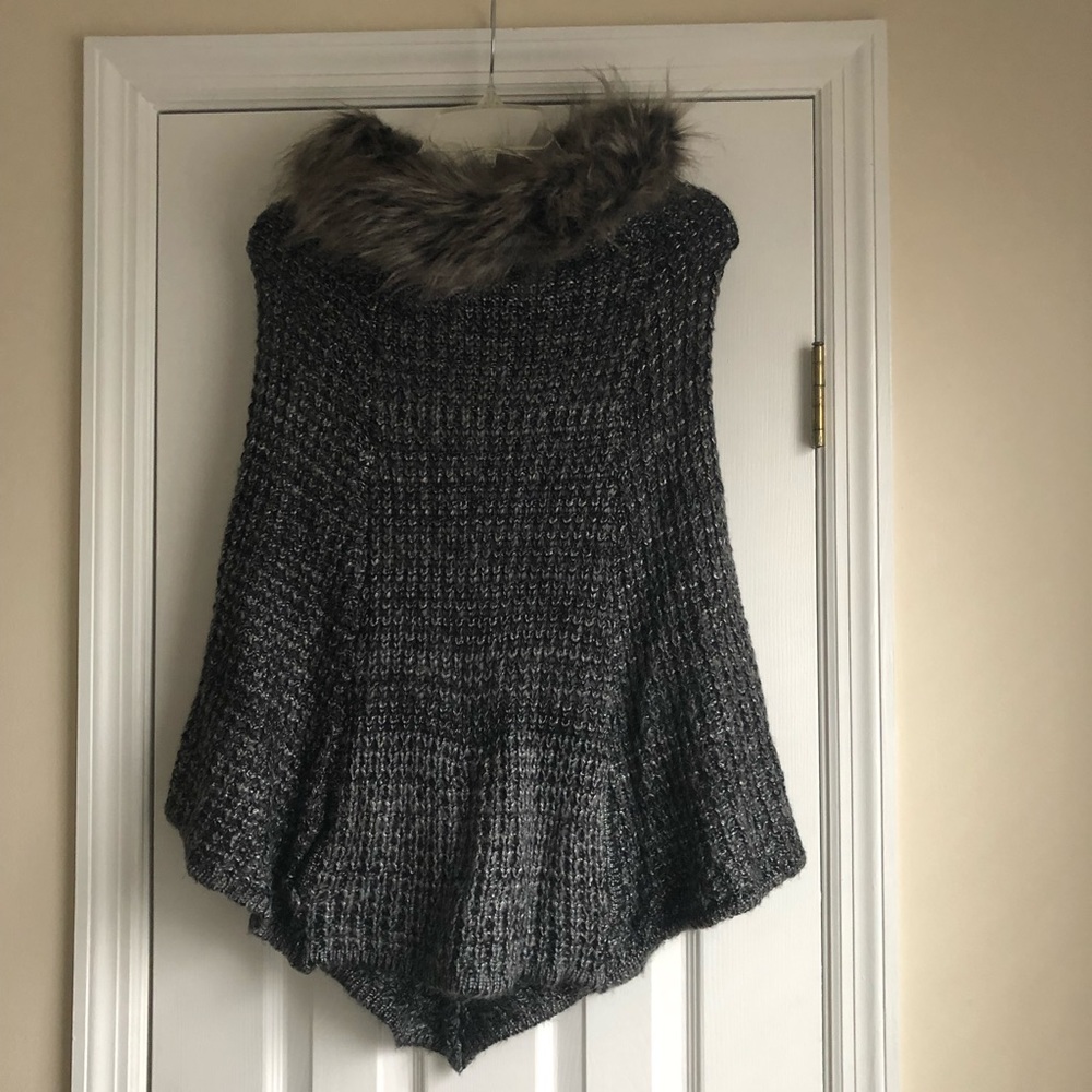 Steve-Madden-Knit Poncho w/Pockets